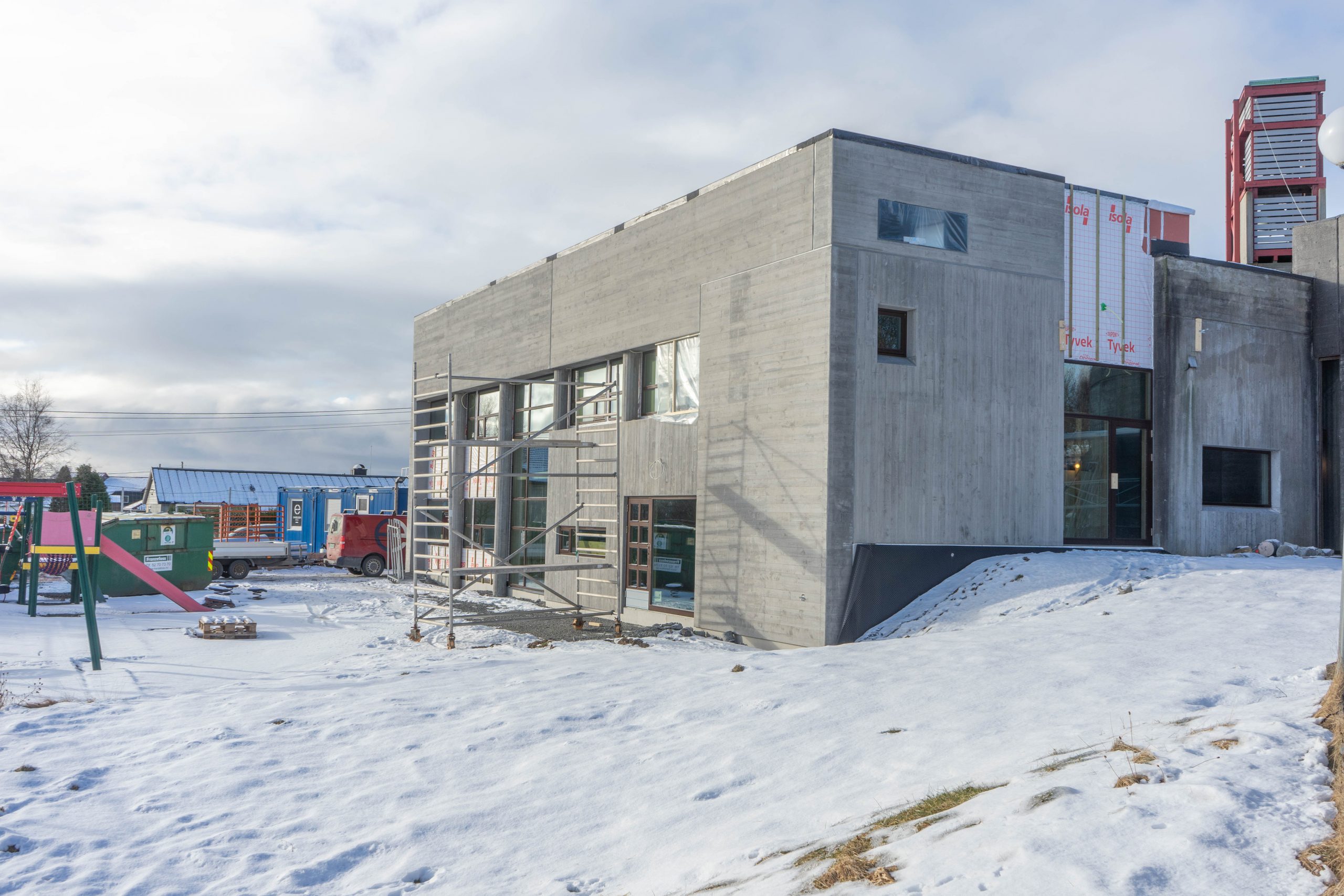 Snart er de nye lokalene i Rossabø klare